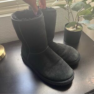 Black Mid Height Uggs